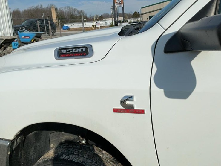 2022-dodge-3500-image-30