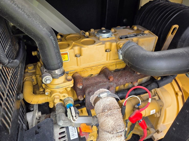 2011-caterpillar-xq20-image-15