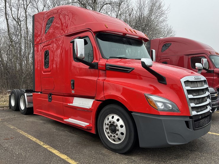 2019-freightliner-cascadia-126-image-1