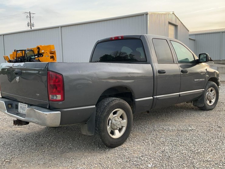 2004-dodge-2500-image-5