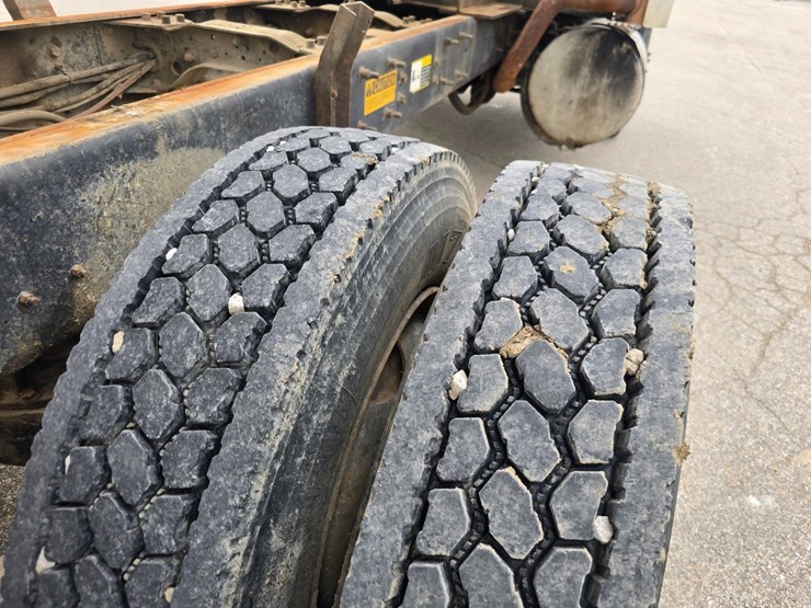 2003-mack-rd688s-image-48