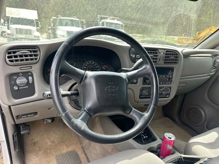 2004-chevrolet-blazer-image-6