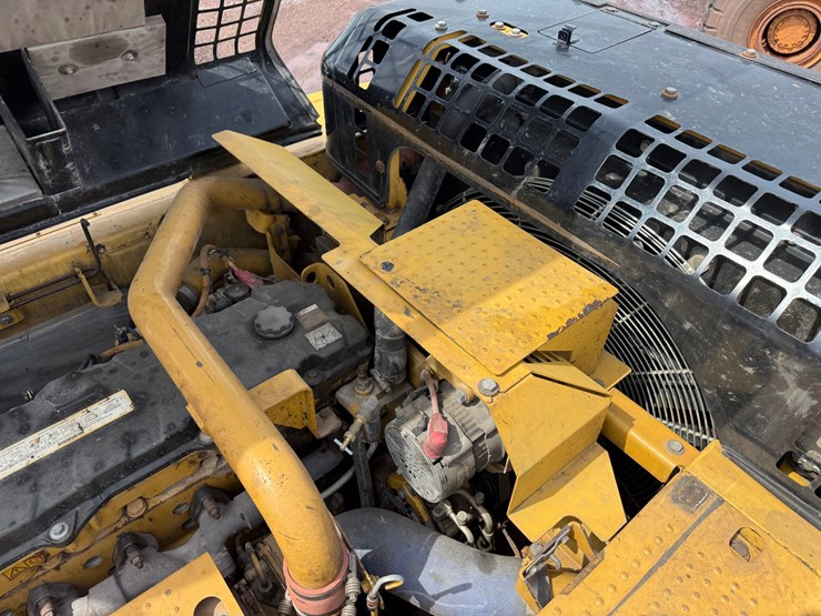 caterpillar-330d-image-78