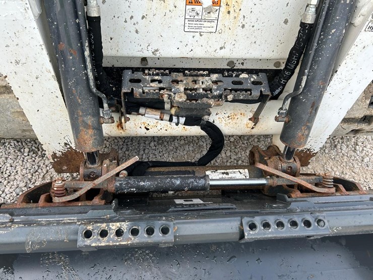 2022-bobcat-t770-image-10