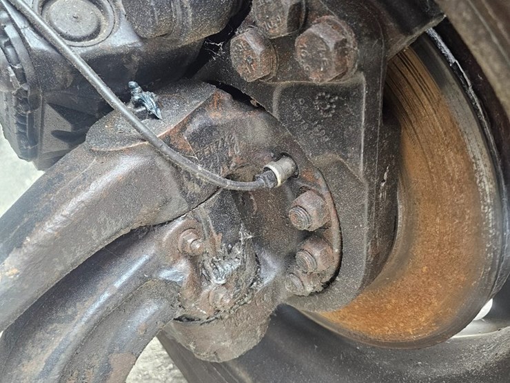 2012-peterbilt-384-image-58