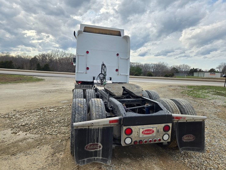 2000-peterbilt-379-image-15