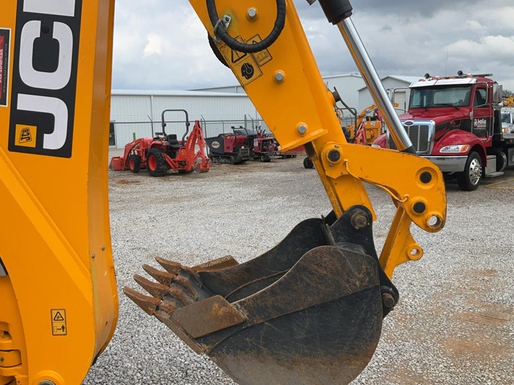 2023-jcb-3cx-image-33