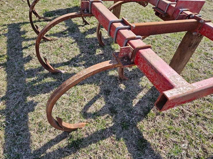 #529-•-schultz-7-shank-3pt-chisel-plow-image-13