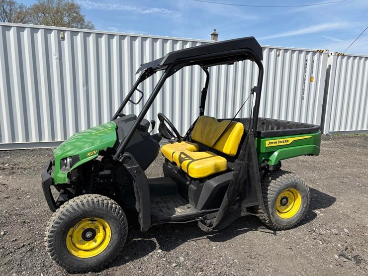 2022-john-deere-gator-image-2
