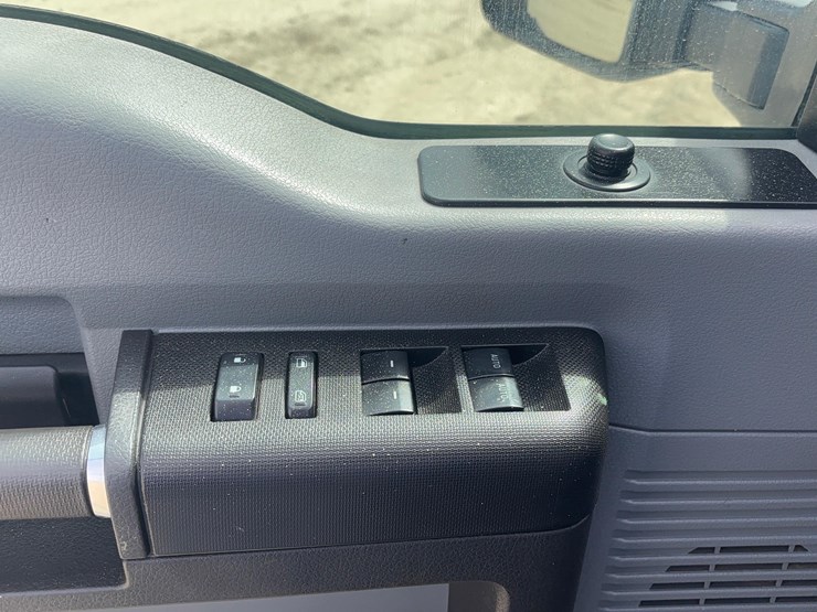 2015-ford-f550-image-11