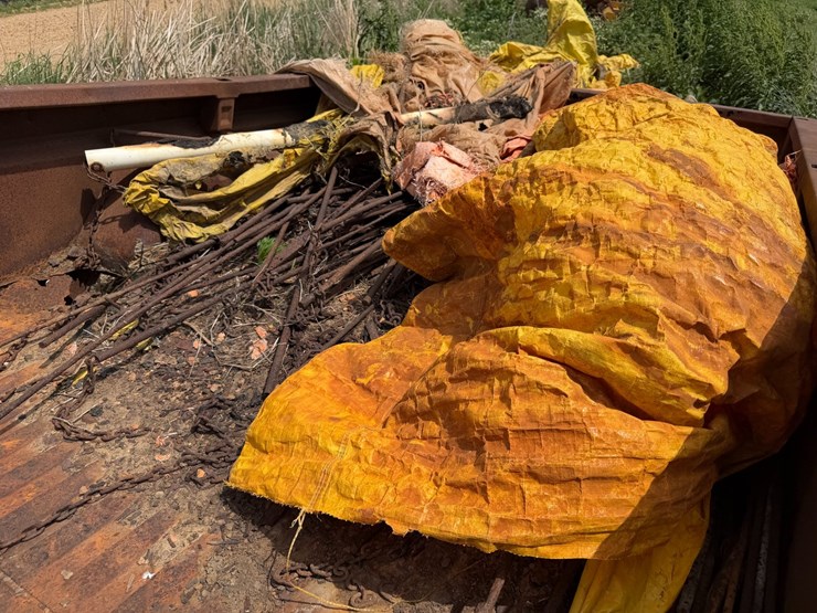 #45266-•-8.5'-bed-trailer-w/levee-spills-image-9