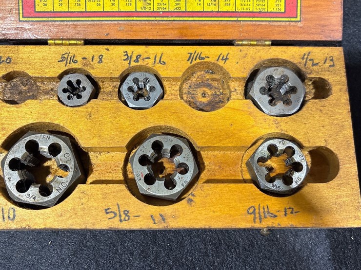 #734-•-set-of-morse-rethreading-dies-image-2
