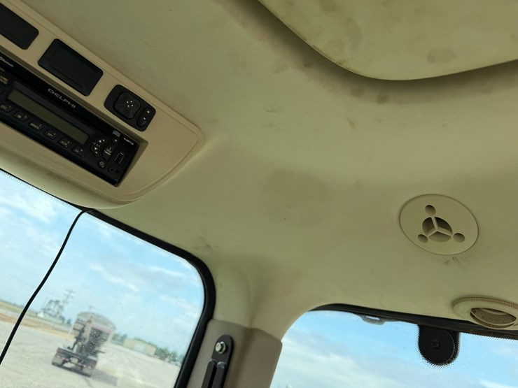 2010-john-deere-8270r-image-75