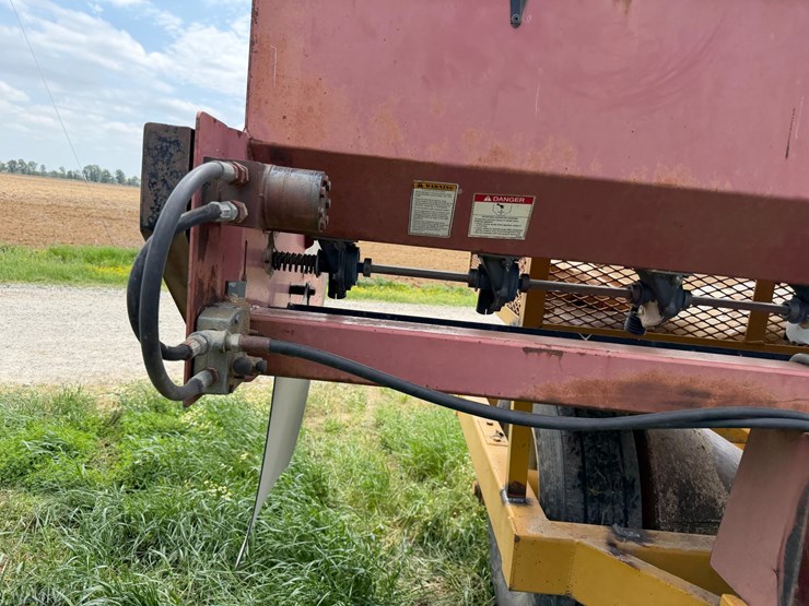 #45251-•-scotts-levee-packer-with-w&a-seeder-image-33