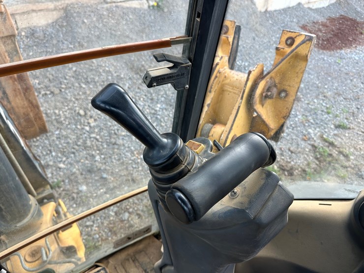 2011-deere-310sj-image-42