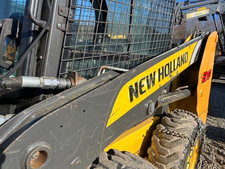 new-holland-l216-image-31