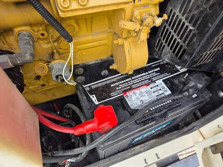 2011-caterpillar-xq20-image-22