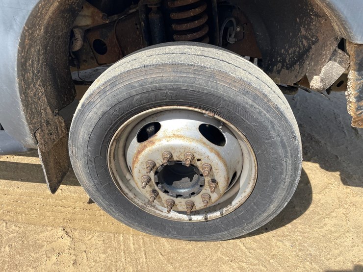 2011-ford-f550-image-98