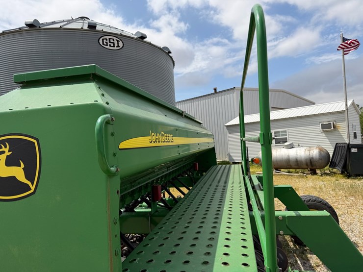 john-deere-1590-image-33