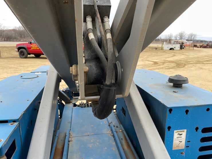 #7514-•-(s-2)-2012-genie-3369-rough-terrain-scissor-lift-image-52
