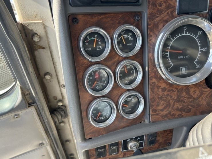 2002-kenworth-w900-image-29