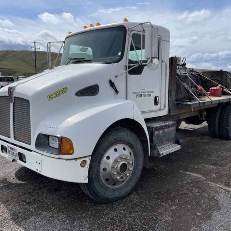 2004 KENWORTH T300