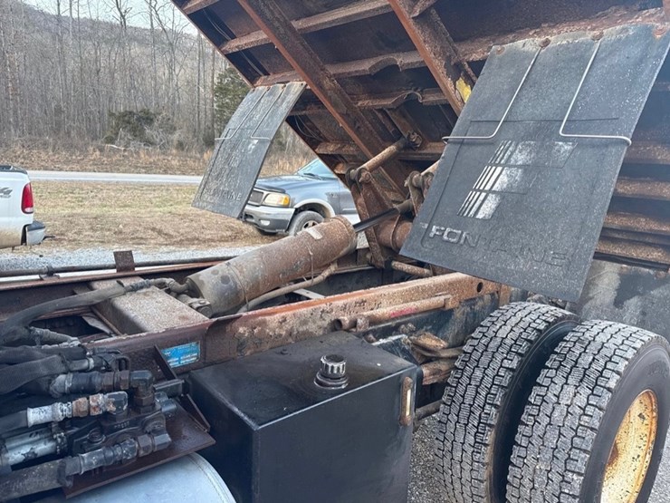 2005-sterling-l7500-image-9