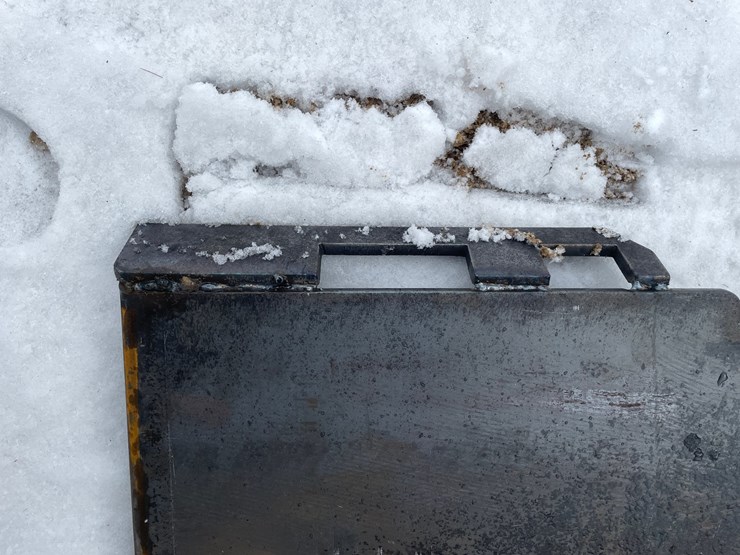 #2054-•-skid-steer-weldable-attachment-plate-image-8
