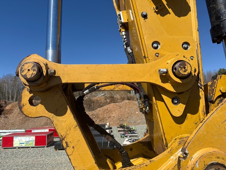 caterpillar-325-image-17