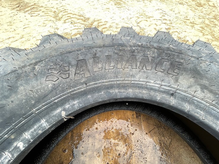 #7543-•-alliance-brand-telehandler-tire-image-6