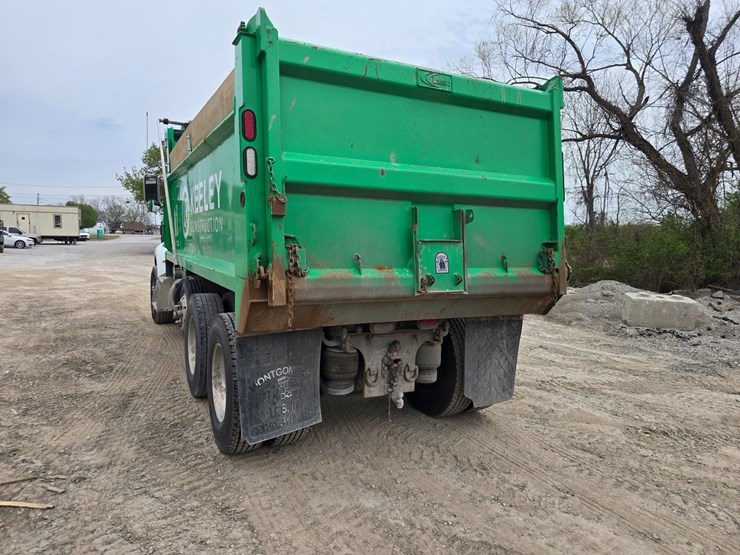 2017-peterbilt-348-image-10