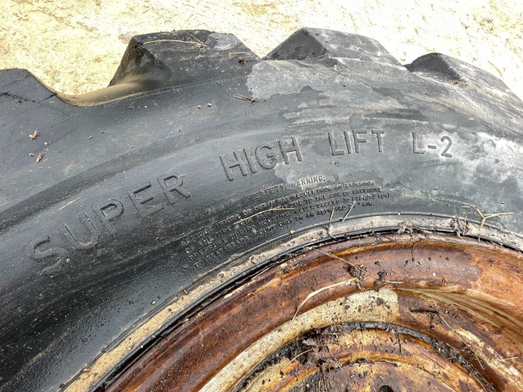 #7542-•-galaxy-brand-telehandler-tire-on-rim-image-11