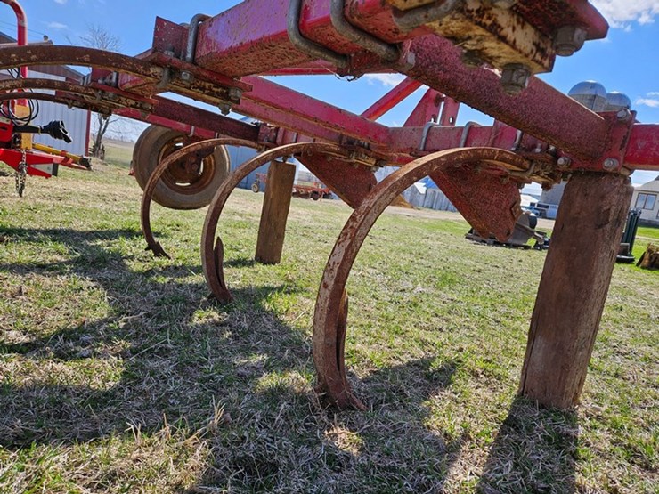 #529-•-schultz-7-shank-3pt-chisel-plow-image-12