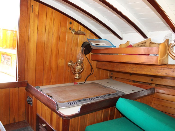 #9545-•-grimmalkin-–-18'-fenwick-williams-classic-wooden-catboat-w/-trailer-image-75
