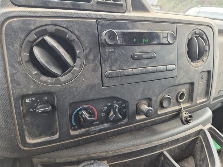 2011-ford-e350-image-12