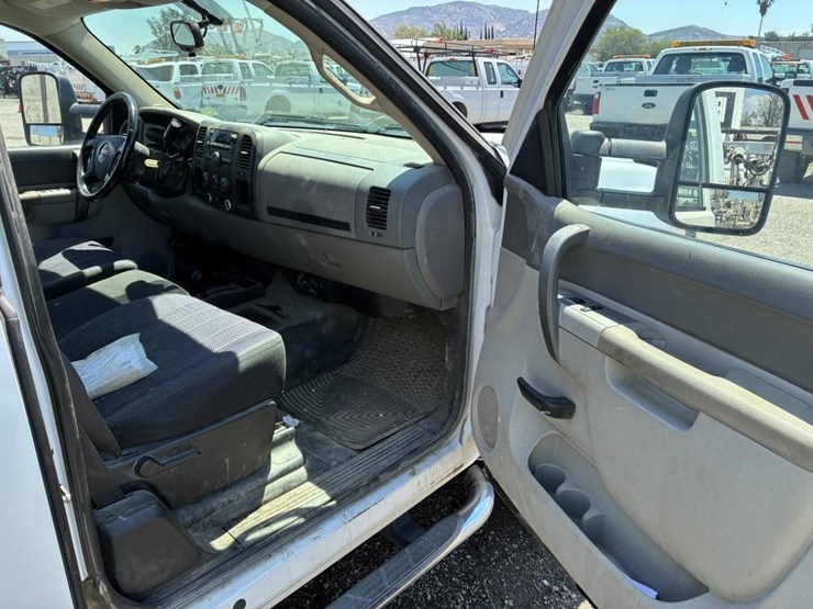 2012-gmc-sierra-2500-image-10