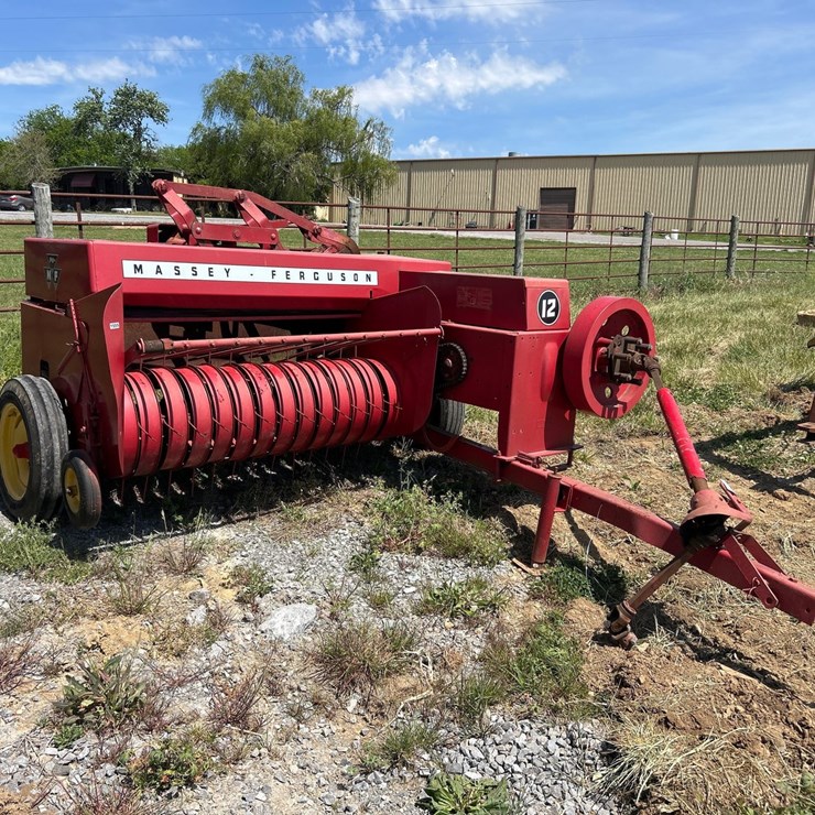 MASSEY-FERGUSON 12