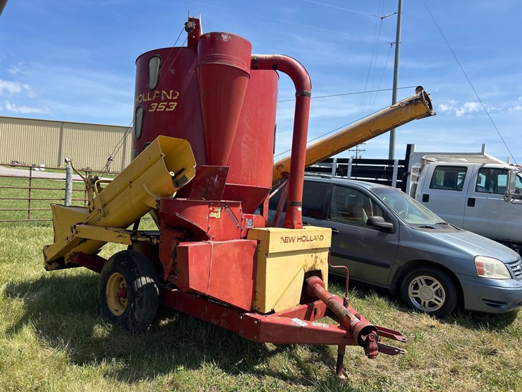 new-holland-353-image-3