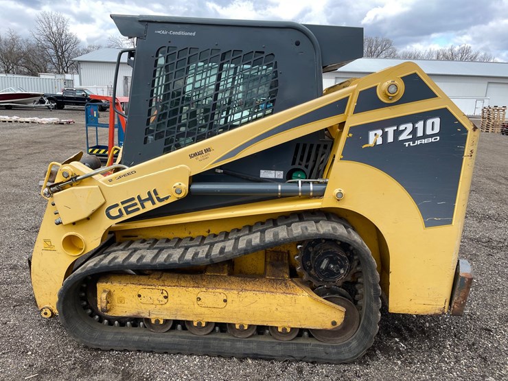 2013-gehl-rt210-image-8