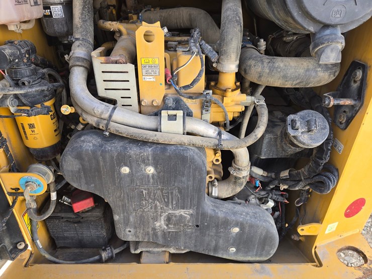 2019-caterpillar-259d3-image-31