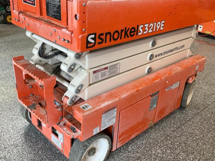 #430-•-2023-snorkel-19'-scissor-lift-image-12