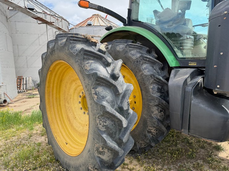 2012-john-deere-8235r-image-10
