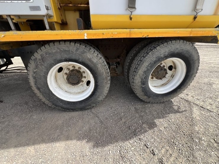 2007-sterling-l9500-image-17