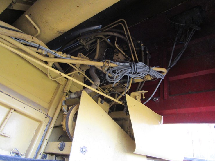 new-holland-tr96-image-31