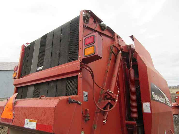 new-holland-br780-image-17