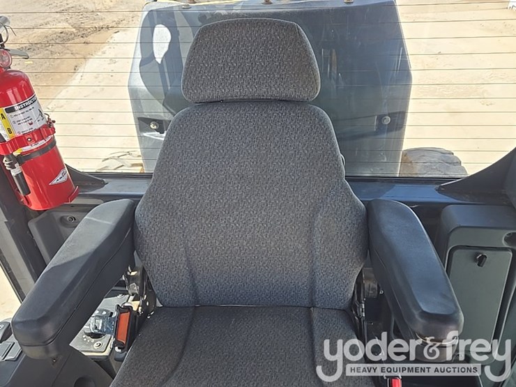 2019-deere-670g-image-107