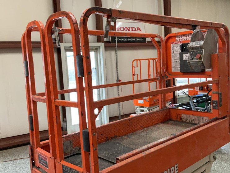#424-•-2020-snorkel-19'-scissor-lift-image-13