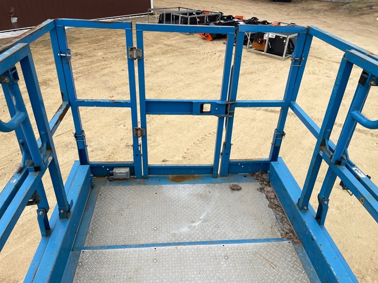 #7514-•-(s-2)-2012-genie-3369-rough-terrain-scissor-lift-image-45