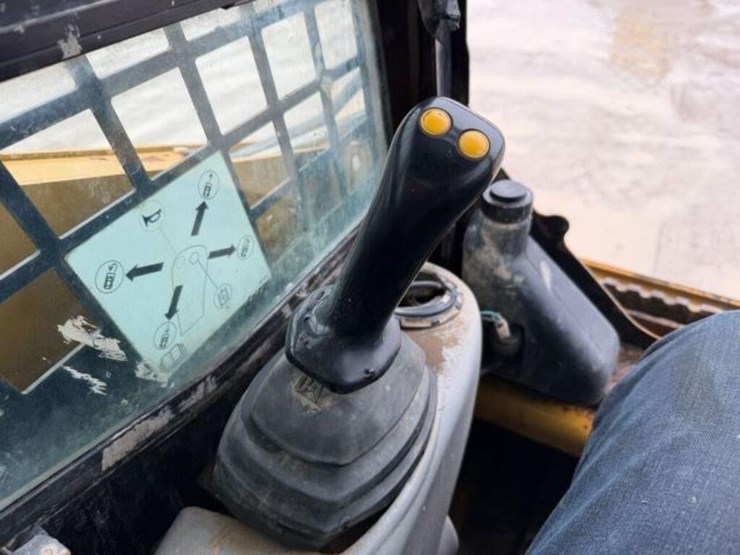 2009-caterpillar-232b2-image-13