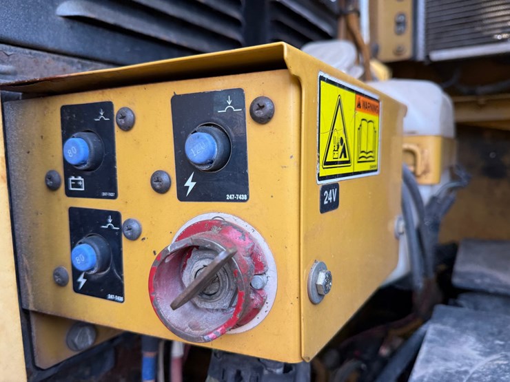 caterpillar-330d-image-59